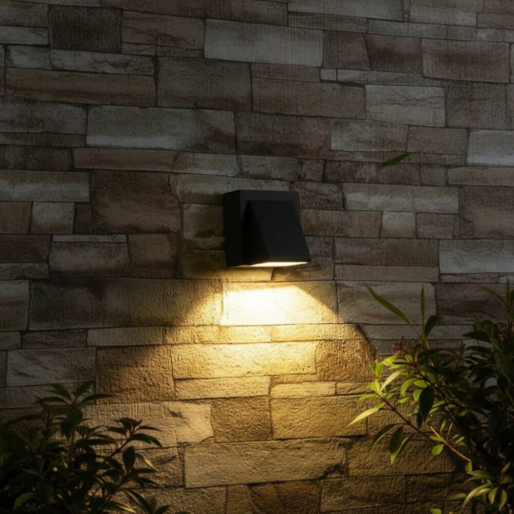 Akra 3W Single Side Wall Light